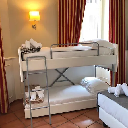 Vatican Places House Panzió 2*